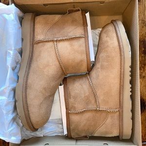 Chestnut Kids Classic Mini 2 Ugg Shearling Boot (also fit a Women’s size 6)